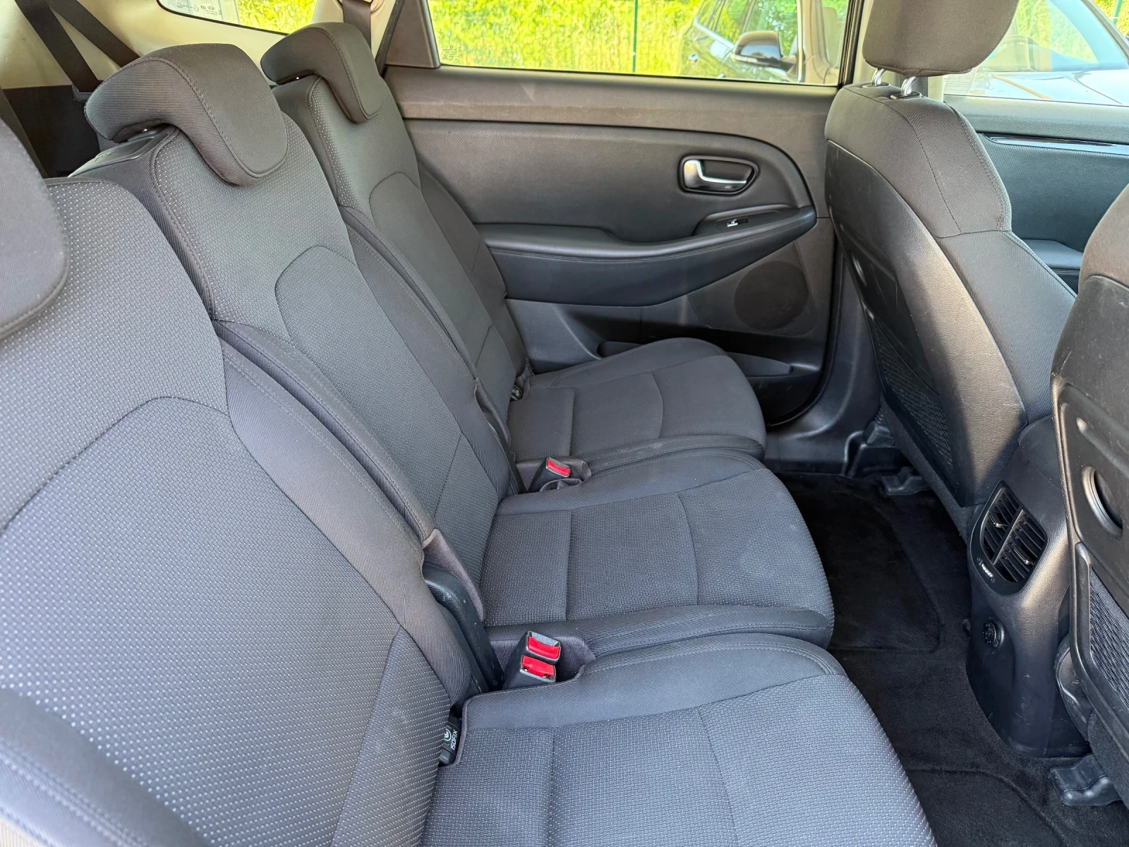 Kia Carens 1.6i Швейцария - изображение 10