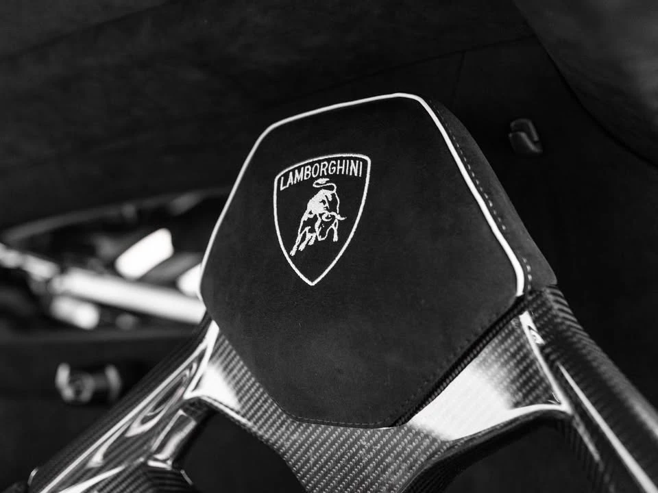 Lamborghini Huracan * STO* CARFAX * БЕЗ ПЪРВОНАЧАЛНА ВНОСКА - изображение 10