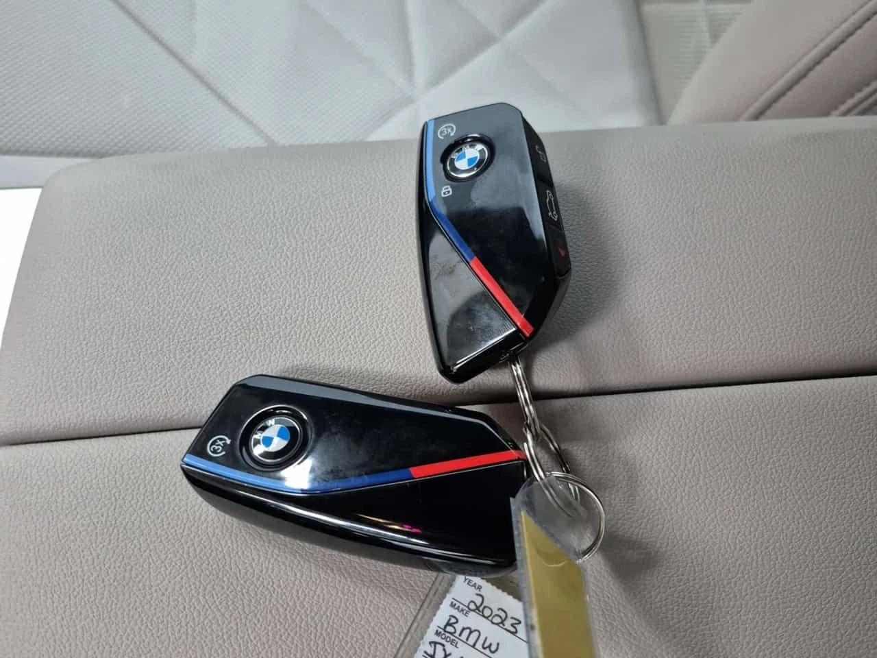 BMW iX M60  CARFAX | Mobile.bg � ����������� 8