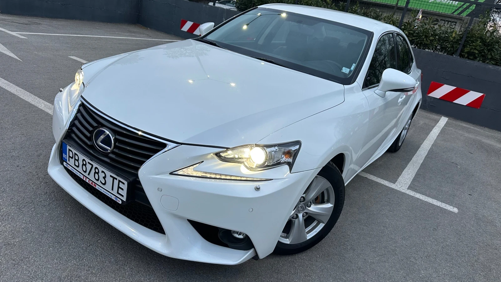 Lexus IS 300 2.5 Hybrid 156хил.км. Разход 5.5/100км! Облужен!