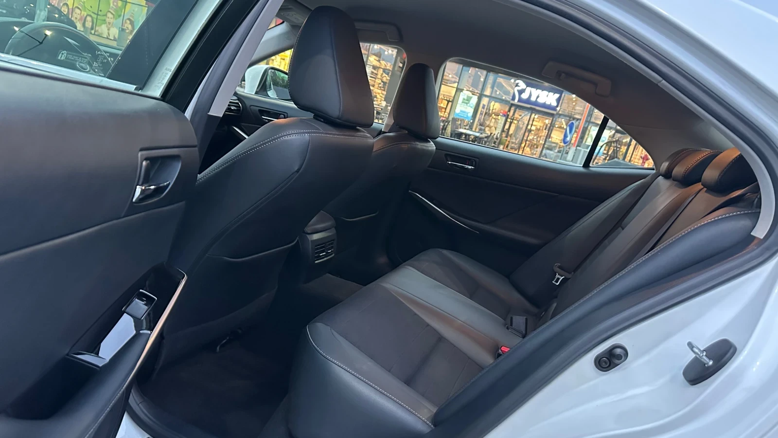 Lexus IS 300 2.5 Hybrid 156хил.км. Разход 5.5/100км! Облужен!, снимка 12 - Автомобили и джипове - 54411861