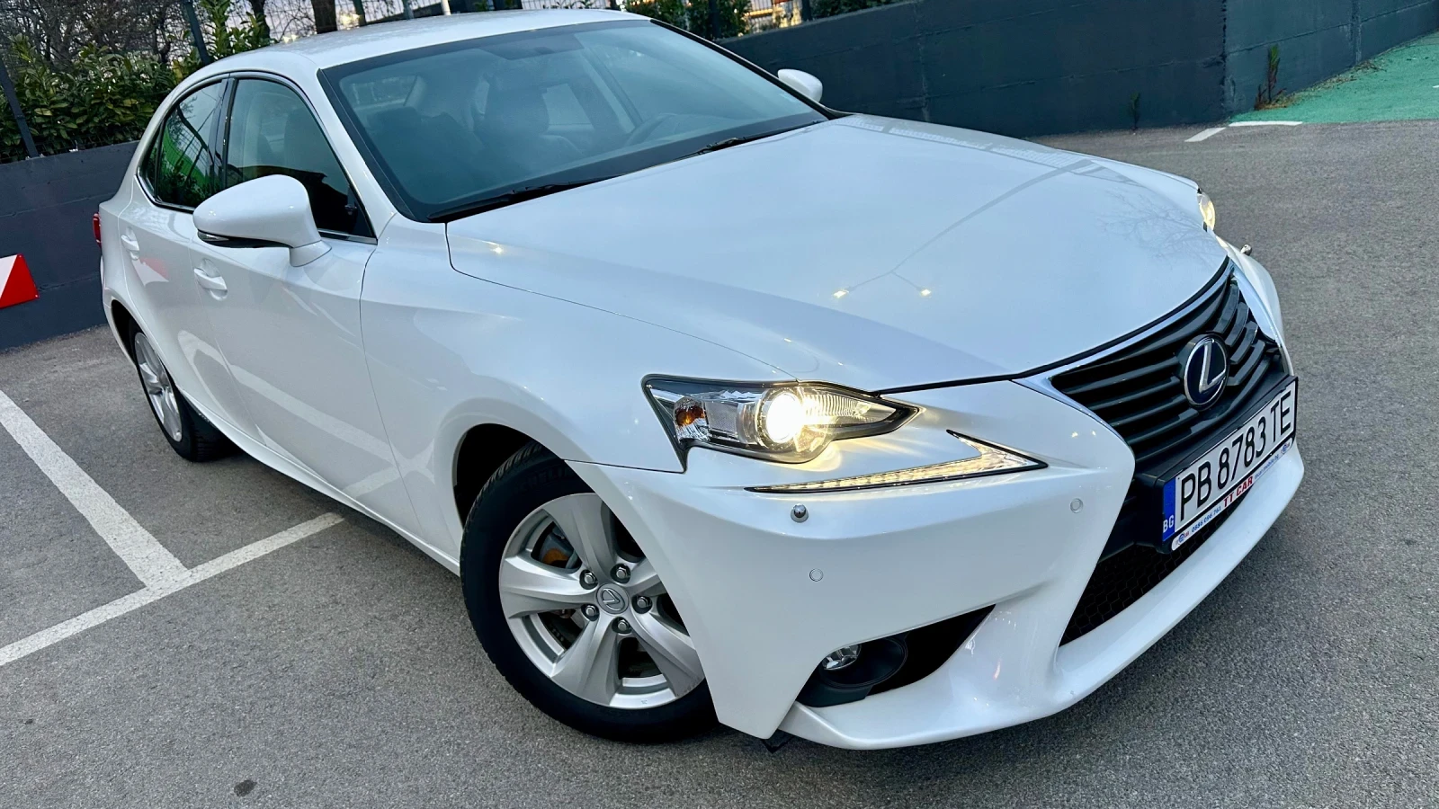 Lexus IS 300 2.5 Hybrid 156хил.км. Разход 5.5/100км! Облужен!, снимка 3 - Автомобили и джипове - 54411861