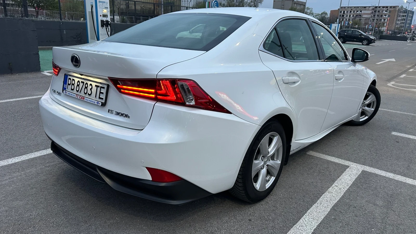 Lexus IS 300 2.5 Hybrid 156хил.км. Разход 5.5/100км! Облужен!, снимка 4 - Автомобили и джипове - 54411861