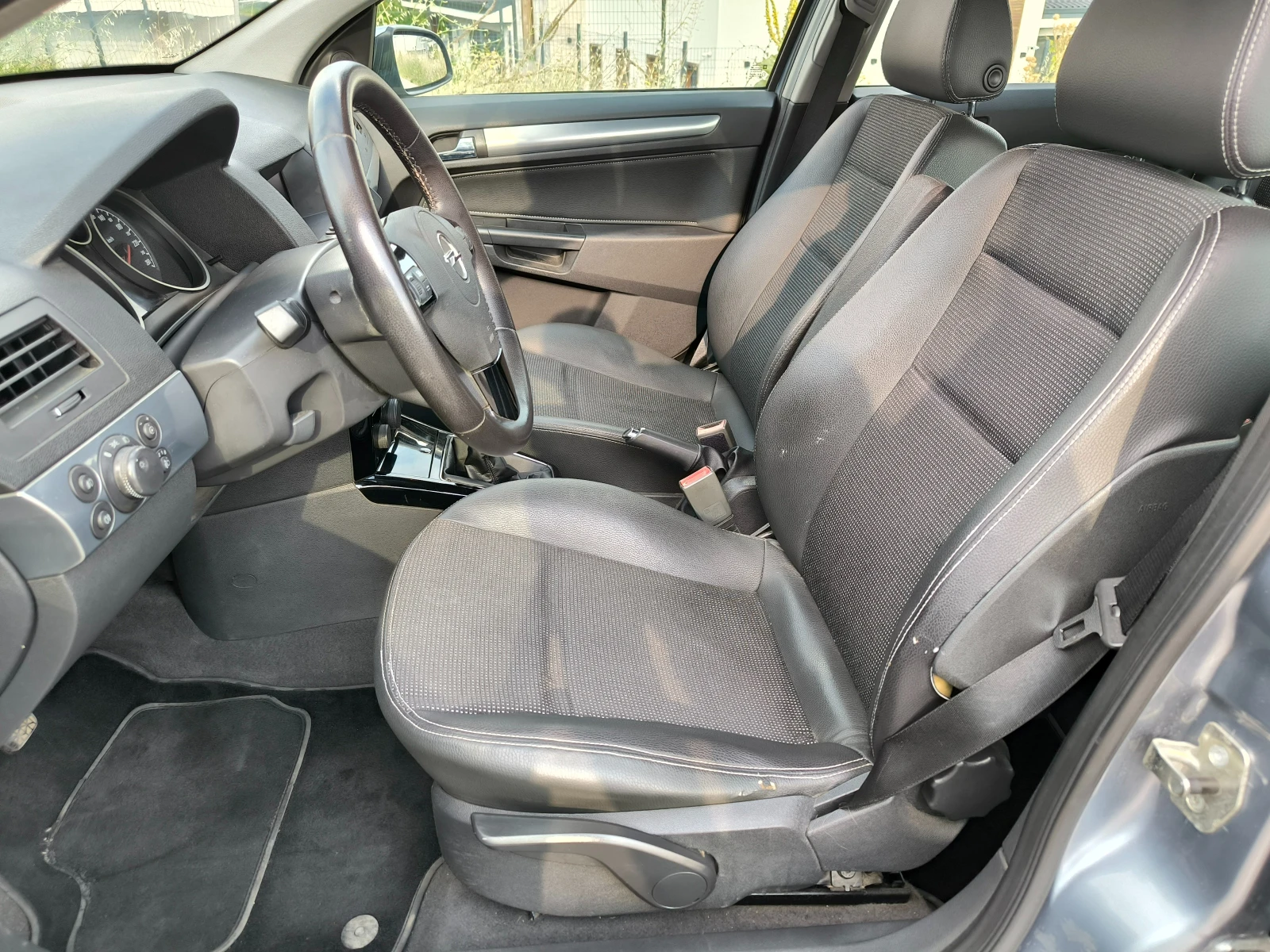 Opel Astra H Cosmo 1.6, снимка 12 - Автомобили и джипове - 55338756