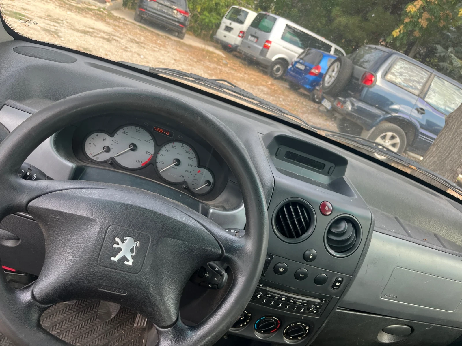 Peugeot Partner 2.0hdi клима, снимка 6 - Автомобили и джипове - 56064491