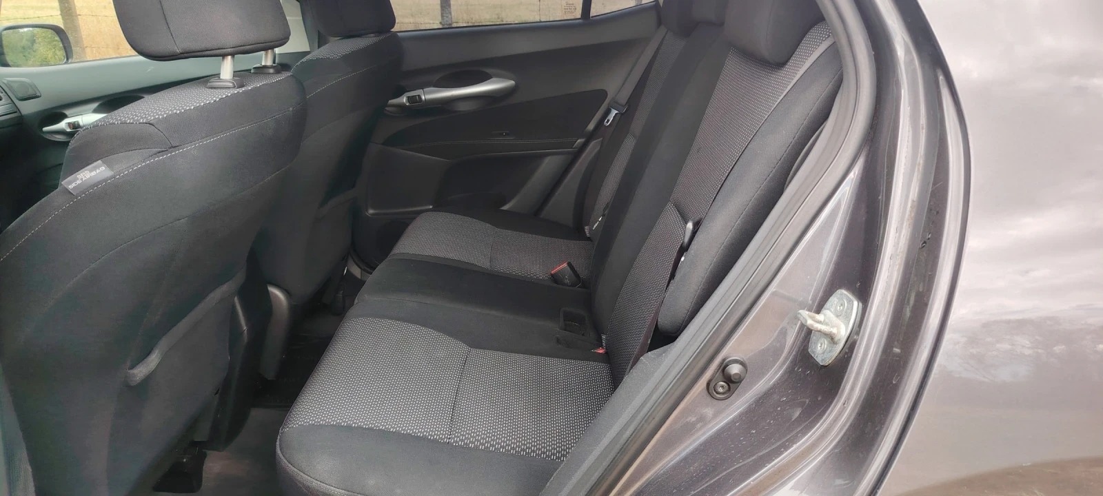 Toyota Auris 1.6i-132к.с, снимка 9 - Автомобили и джипове - 56200951