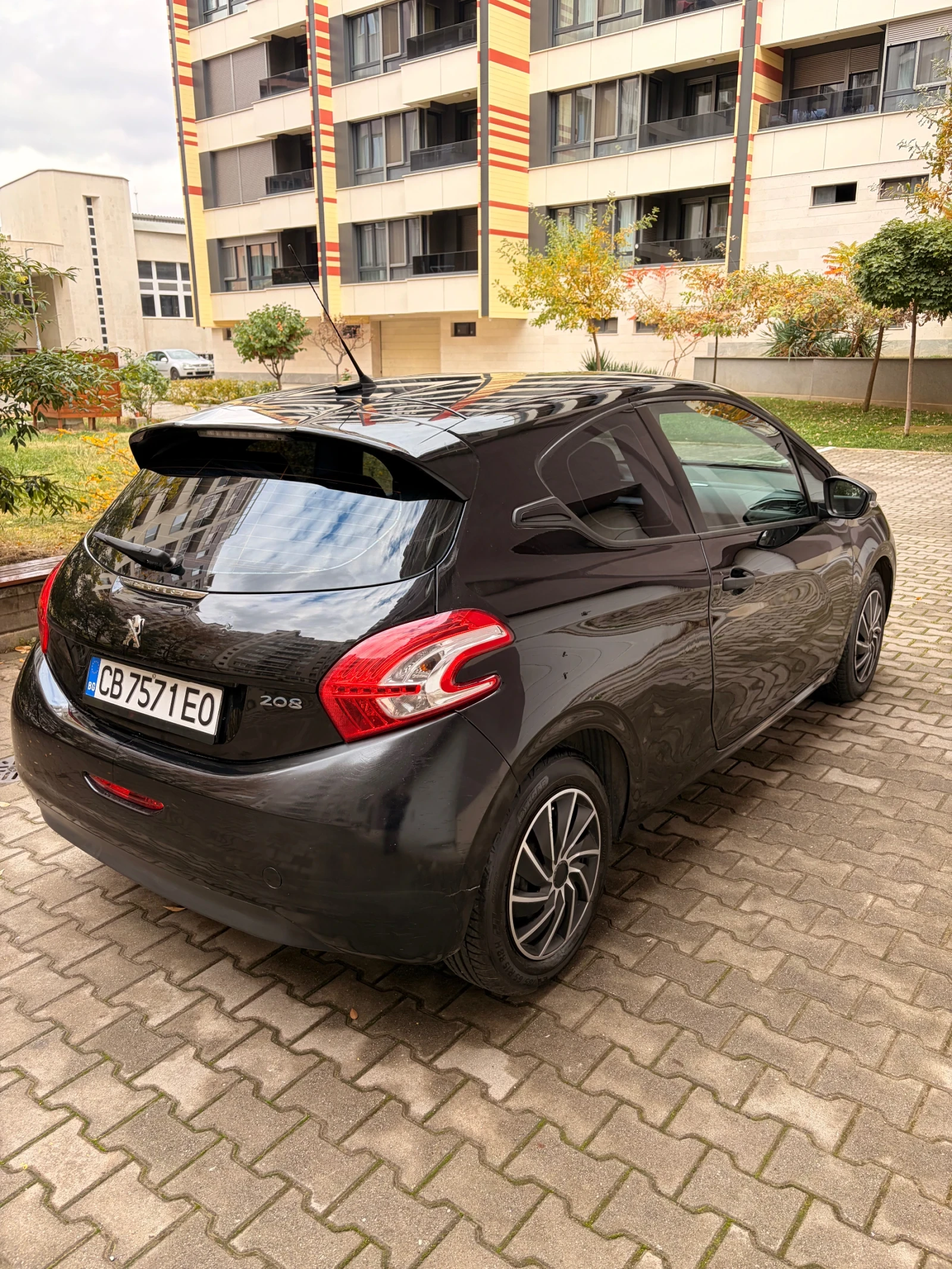 Peugeot 208, снимка 8 - Автомобили и джипове - 56636687