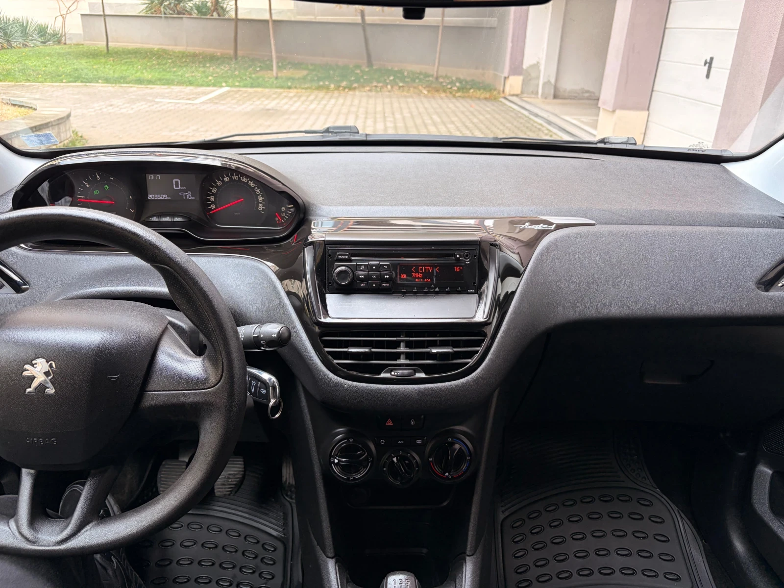 Peugeot 208, снимка 9 - Автомобили и джипове - 56636687