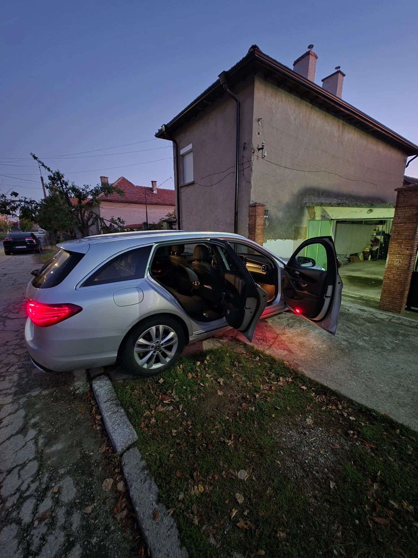 Mercedes-Benz C 220, снимка 2 - Автомобили и джипове - 56687216
