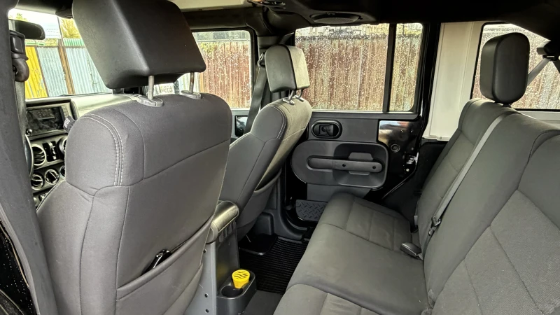 Jeep Wrangler Sport Unlimited, снимка 7 - Автомобили и джипове - 52360452