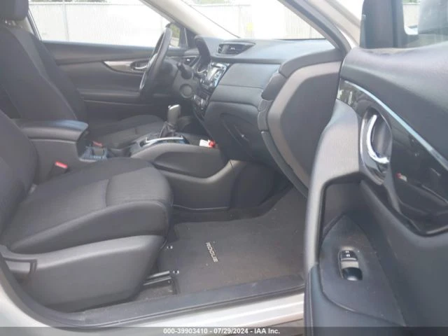 Nissan Rogue SV, снимка 5 - Автомобили и джипове - 47507452