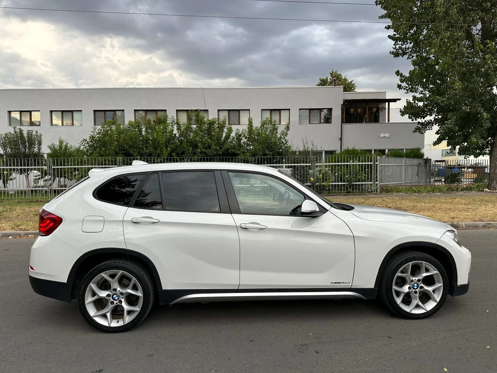 BMW X1 1.8d FACELIFT xLine sDrive 143к.с - изображение 4