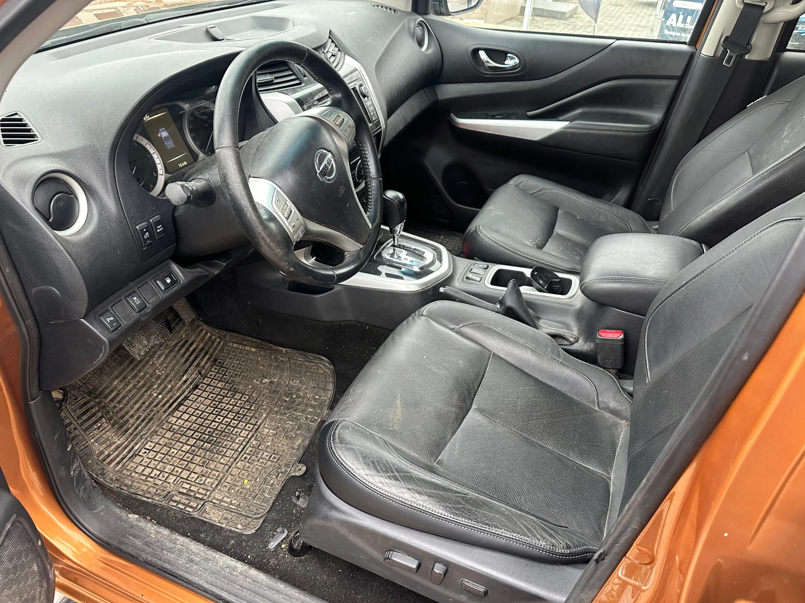 Nissan Navara 2.3dci-Ръчка-Автомат, снимка 3 - Автомобили и джипове - 53945775