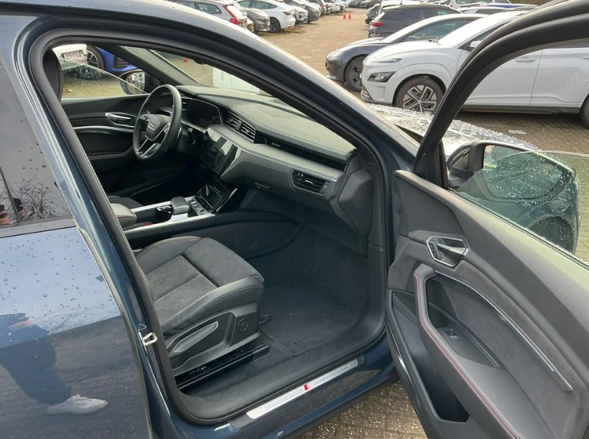 Audi Q8  E-tron Sportback 55 S Line, снимка 11 - Автомобили и джипове - 54109953