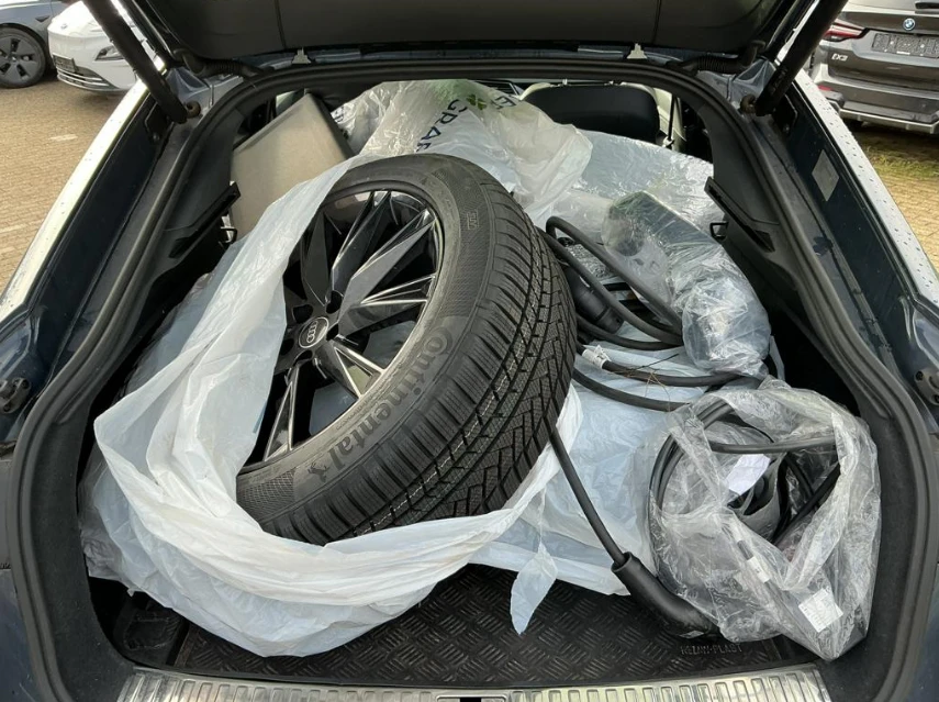 Audi Q8  E-tron Sportback 55 S Line, снимка 14 - Автомобили и джипове - 54109953