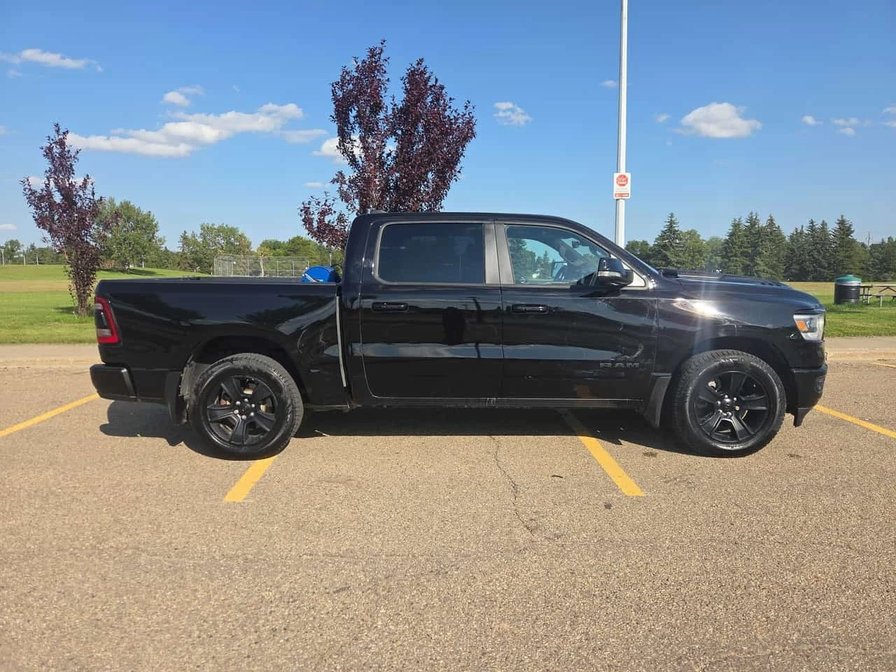 Dodge RAM 1500 * Sport 4x4 Crew Cab 5'7" Box * CARFAX *  | Mobile.bg � ����������� 5