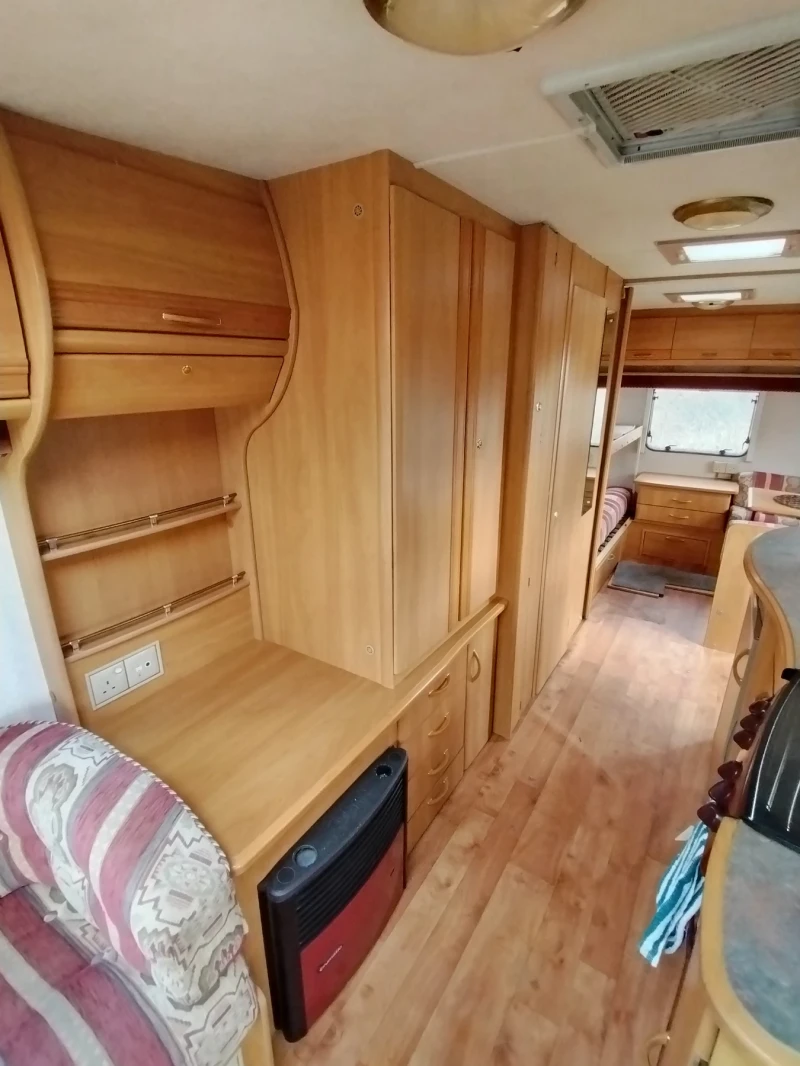 Каравана Swift Conquerer , снимка 6 - Каравани и кемпери - 53462493