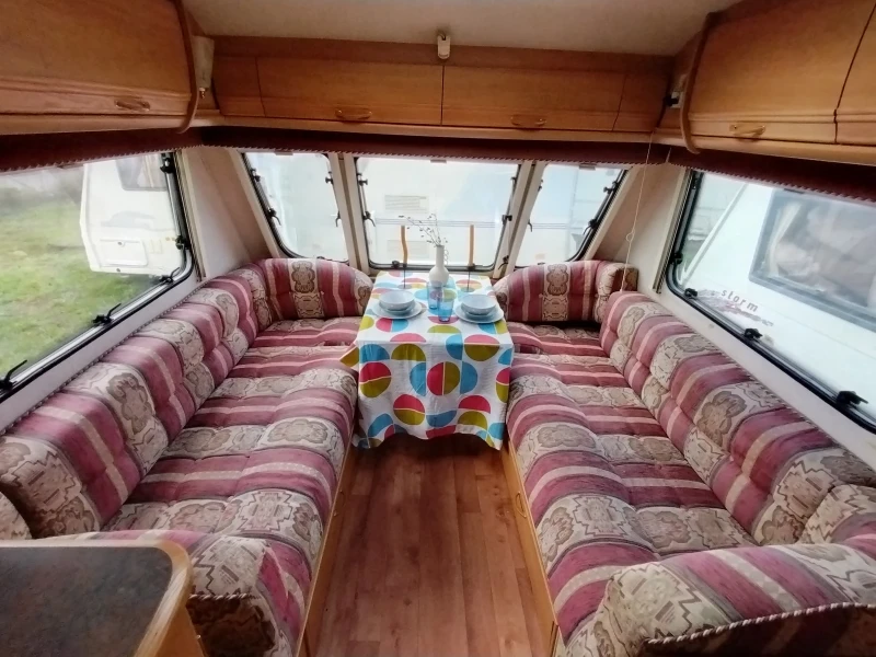 Каравана Swift Conquerer , снимка 5 - Каравани и кемпери - 53462493