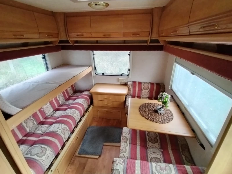 Каравана Swift Conquerer , снимка 8 - Каравани и кемпери - 53462493