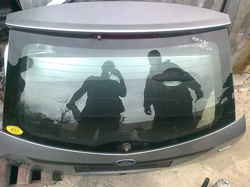 стъкло задно за Форд Фокус 03г. (светло сив)