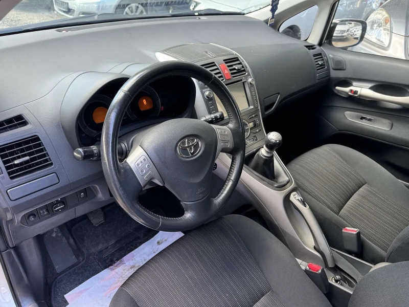 Toyota Auris, снимка 5 - Автомобили и джипове - 48039245