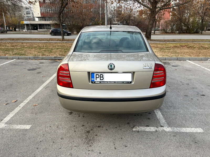 Skoda Superb 2.0i, снимка 4 - Автомобили и джипове - 48226585