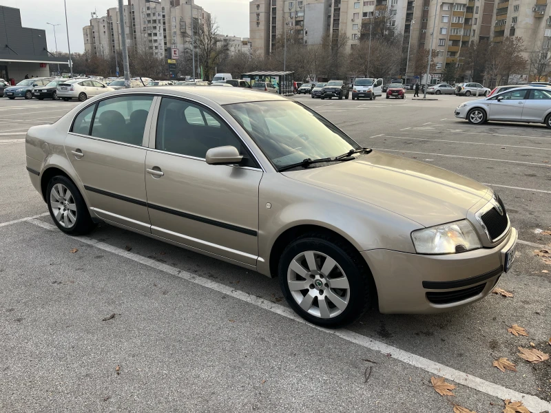 Skoda Superb 2.0i, снимка 6 - Автомобили и джипове - 48226585