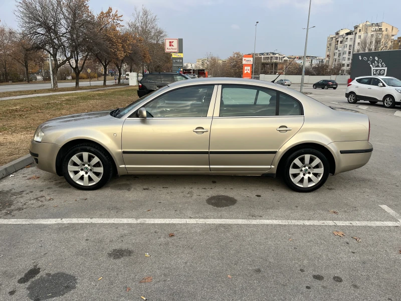 Skoda Superb 2.0i, снимка 2 - Автомобили и джипове - 48226585