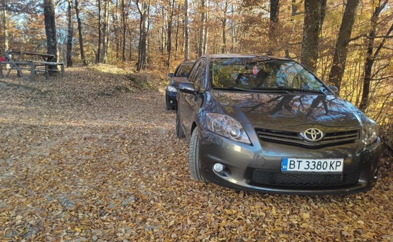 Toyota Auris 2.0 D4D, снимка 2 - Автомобили и джипове - 48263653