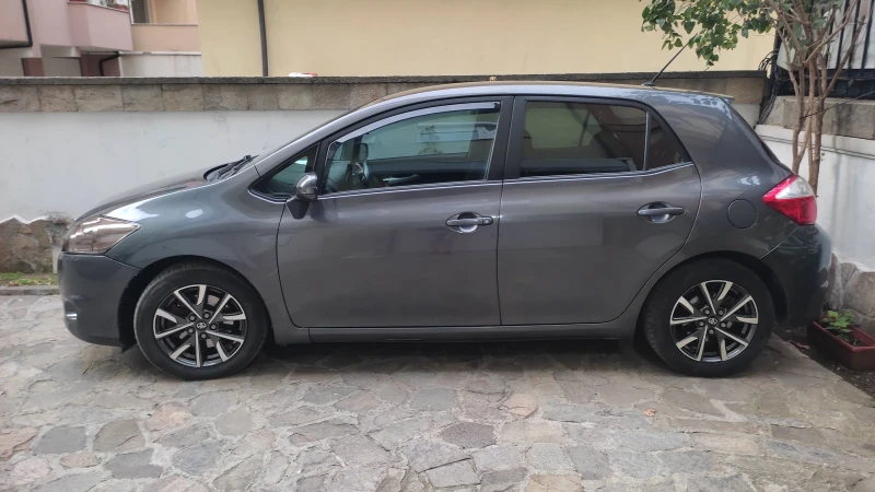 Toyota Auris 2.0 D4D, снимка 4 - Автомобили и джипове - 48263653