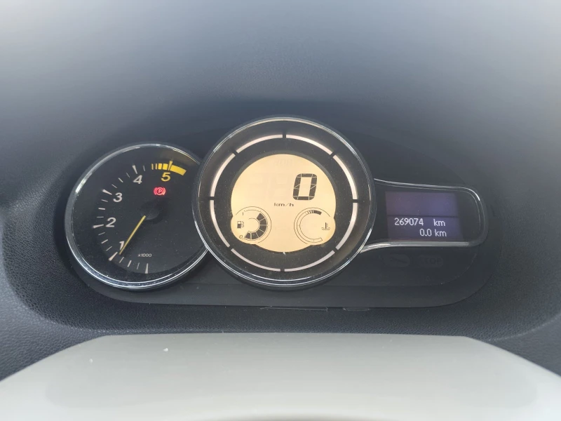 Renault Megane 1.9 dCi 130 к.с. дизел BVM6, снимка 8 - Автомобили и джипове - 51556140