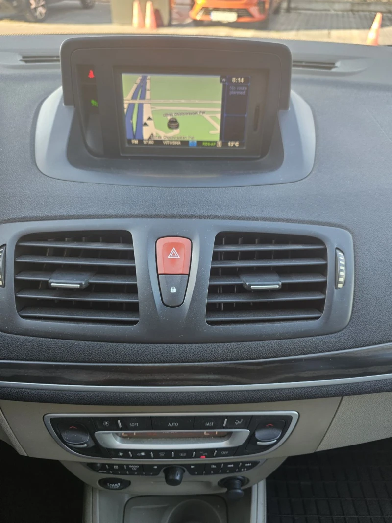 Renault Megane 1.9 dCi 130 к.с. дизел BVM6, снимка 10 - Автомобили и джипове - 51556140