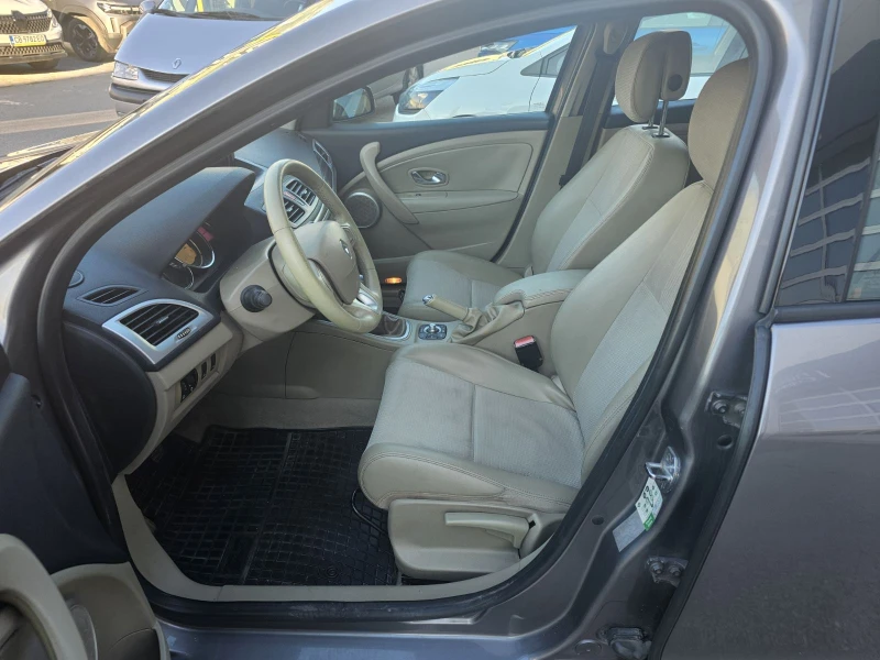 Renault Megane 1.9 dCi 130 к.с. дизел BVM6, снимка 13 - Автомобили и джипове - 51556140