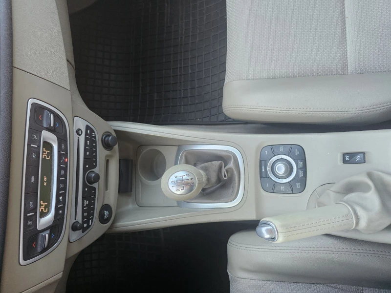 Renault Megane 1.9 dCi 130 к.с. дизел BVM6, снимка 9 - Автомобили и джипове - 51556140