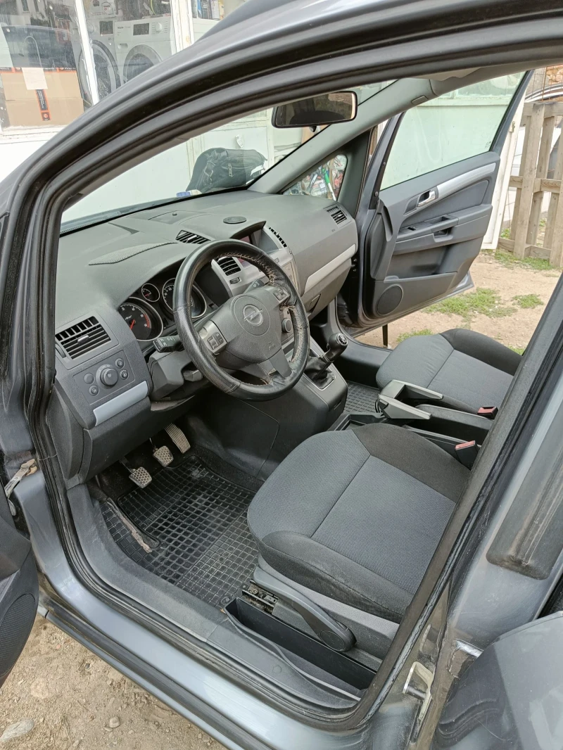 Opel Zafira 1.9 cdti, снимка 13 - Автомобили и джипове - 51915634
