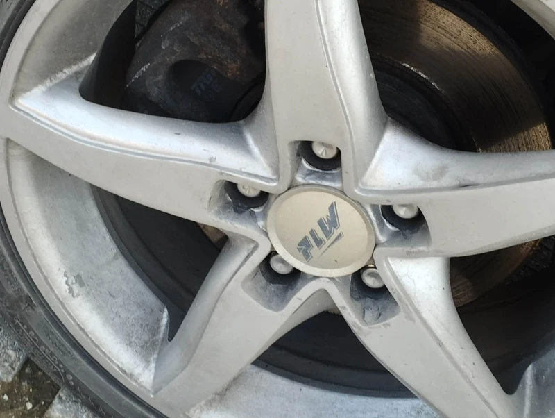 Toyota Corolla verso 2.0 D4D, снимка 10 - Автомобили и джипове - 52509533