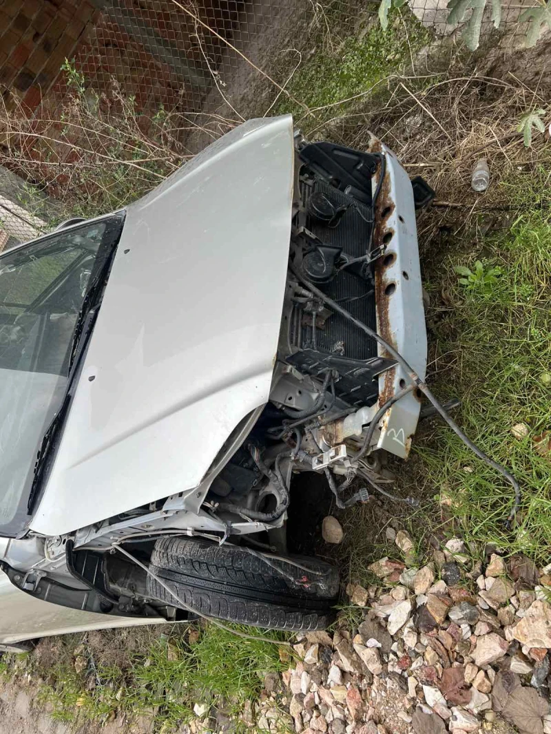 Toyota Avensis 2.2 DCAT, снимка 2 - Автомобили и джипове - 52690737