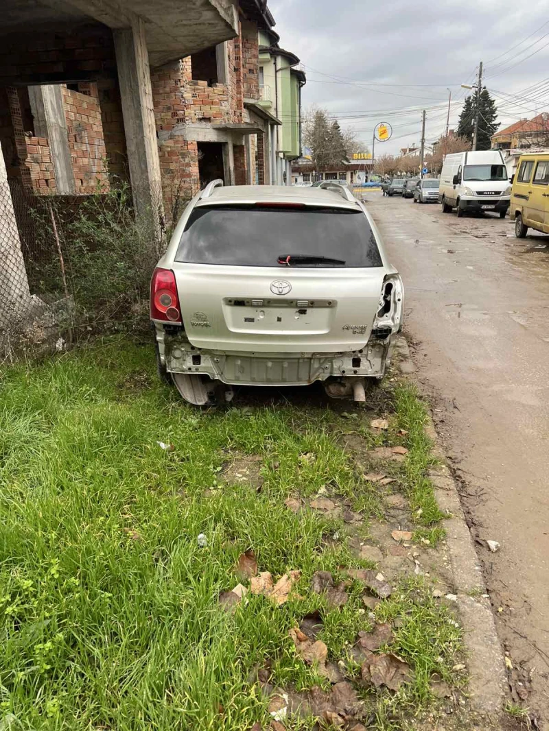 Toyota Avensis 2.2 DCAT, снимка 4 - Автомобили и джипове - 52690737