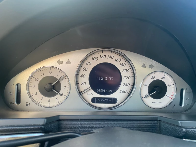 Mercedes-Benz E 270 Avantgarde , снимка 3 - Автомобили и джипове - 53463230