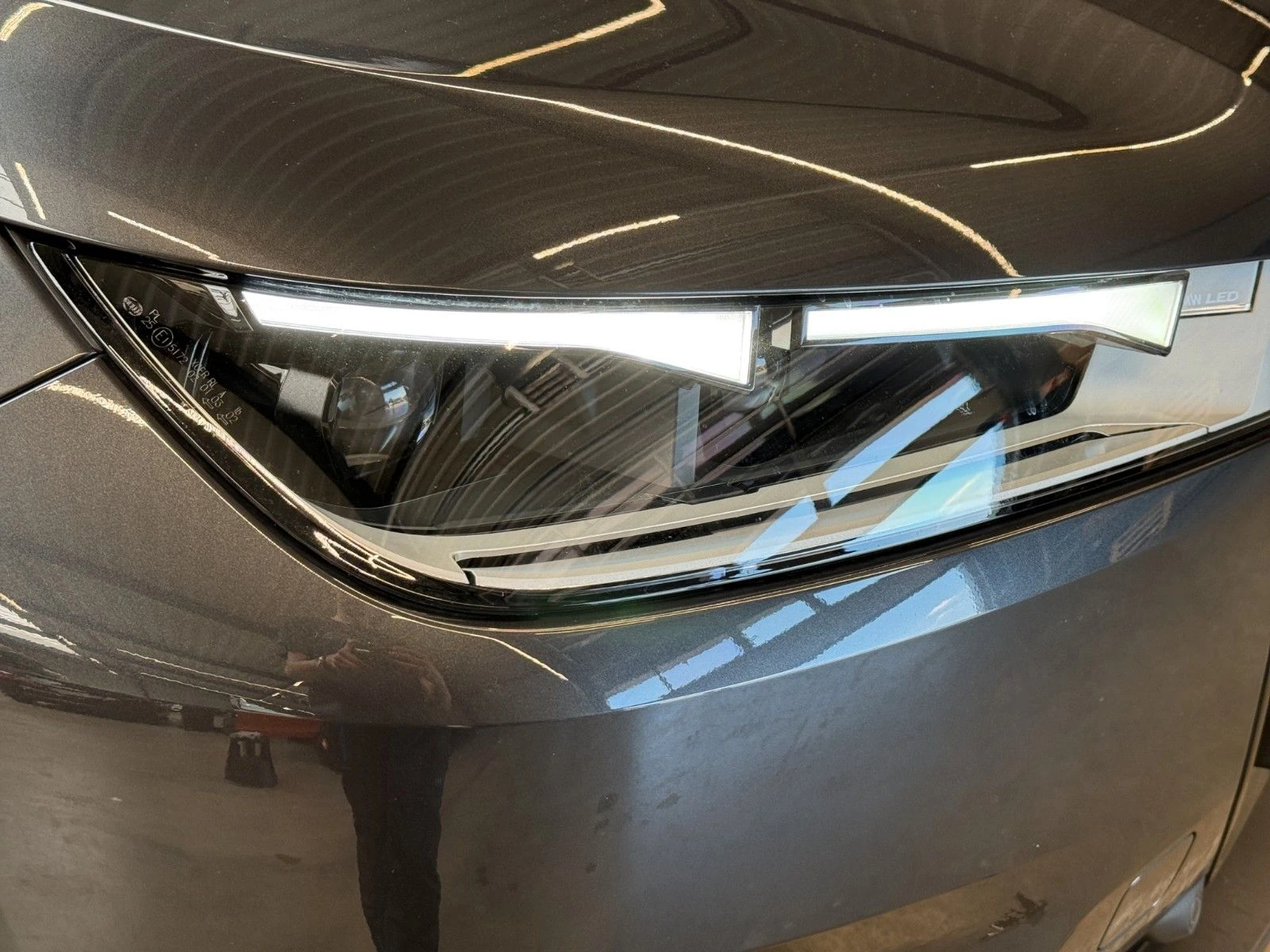 BMW iX 40/xDRIVE/326HP/LED/CAM/SUV/CARPLAY/129f - изображение 4