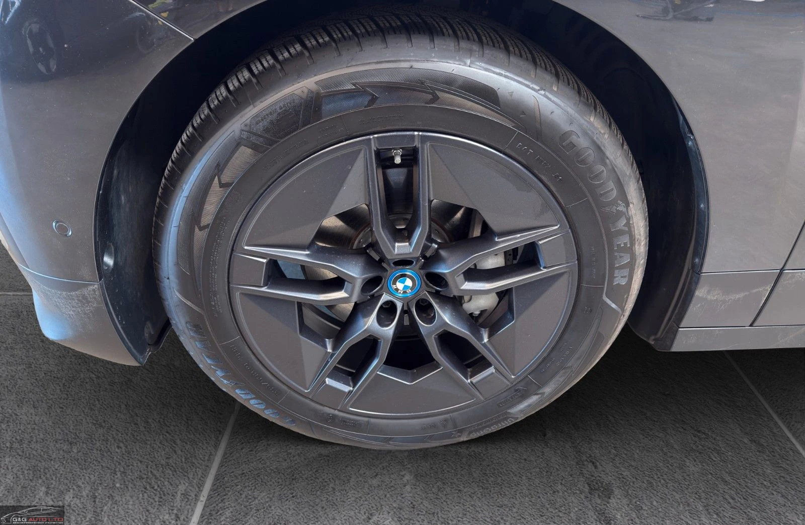 BMW iX 40/xDRIVE/326HP/LED/CAM/SUV/CARPLAY/129f - изображение 9