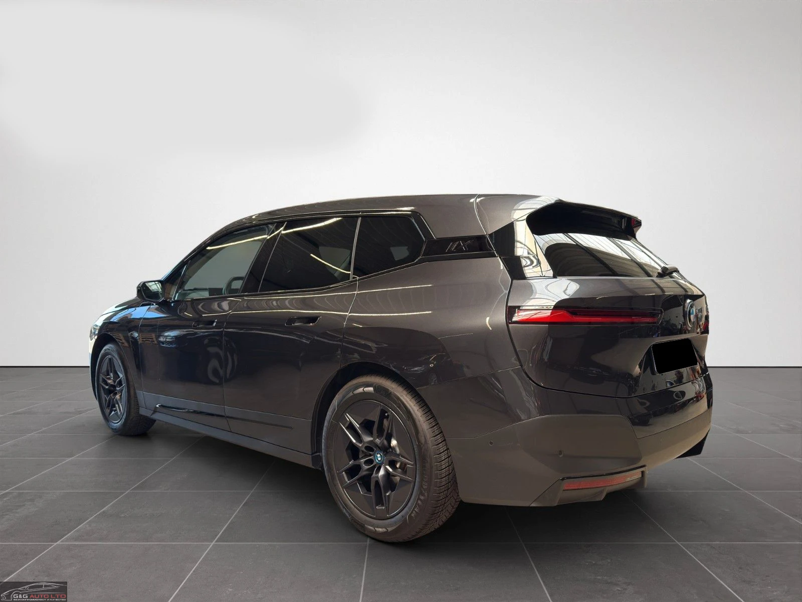 BMW iX 40/xDRIVE/326HP/LED/CAM/SUV/CARPLAY/129f - изображение 6