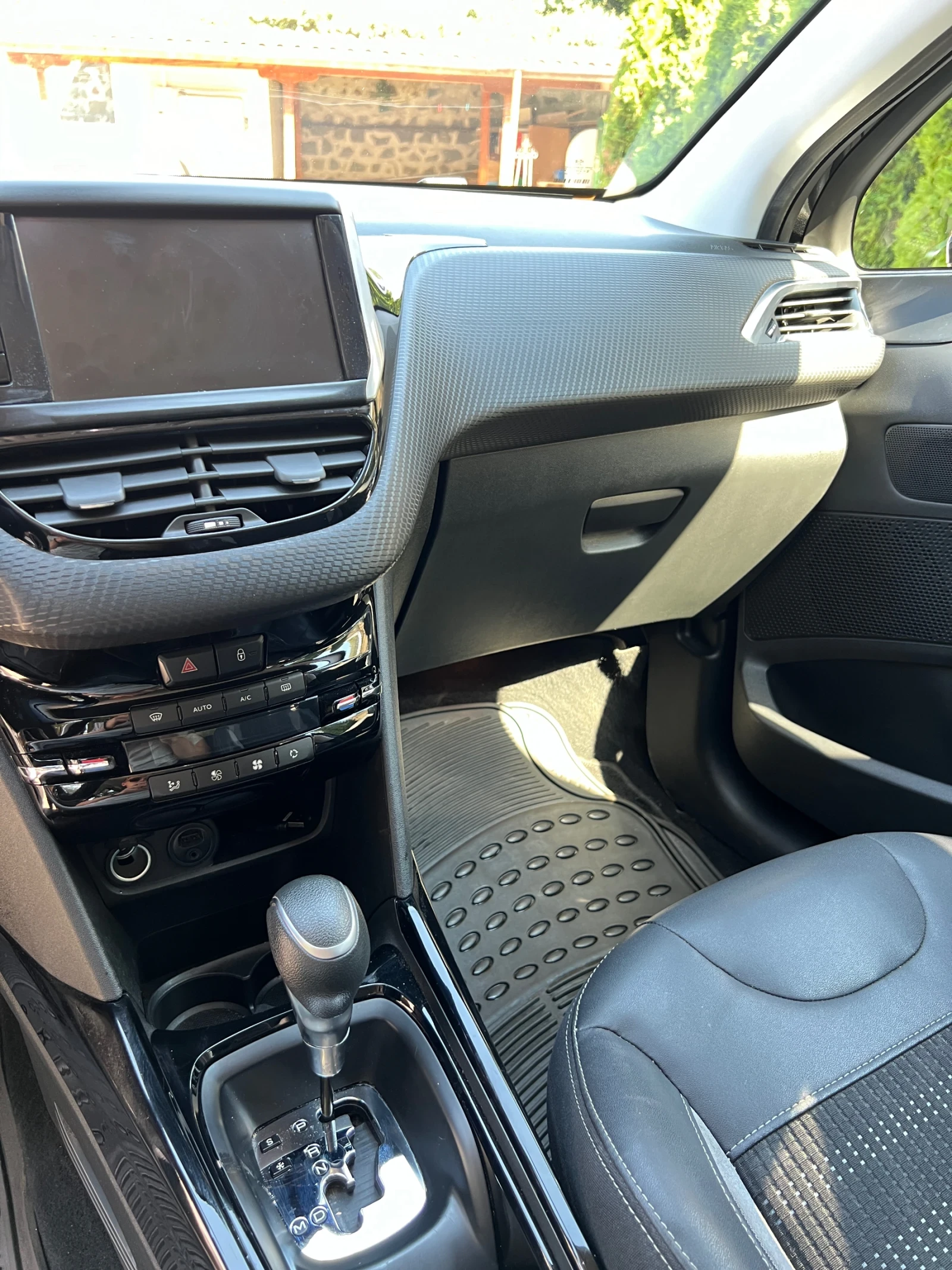 Peugeot 2008 /Автоматик/ Обслужена  - изображение 6