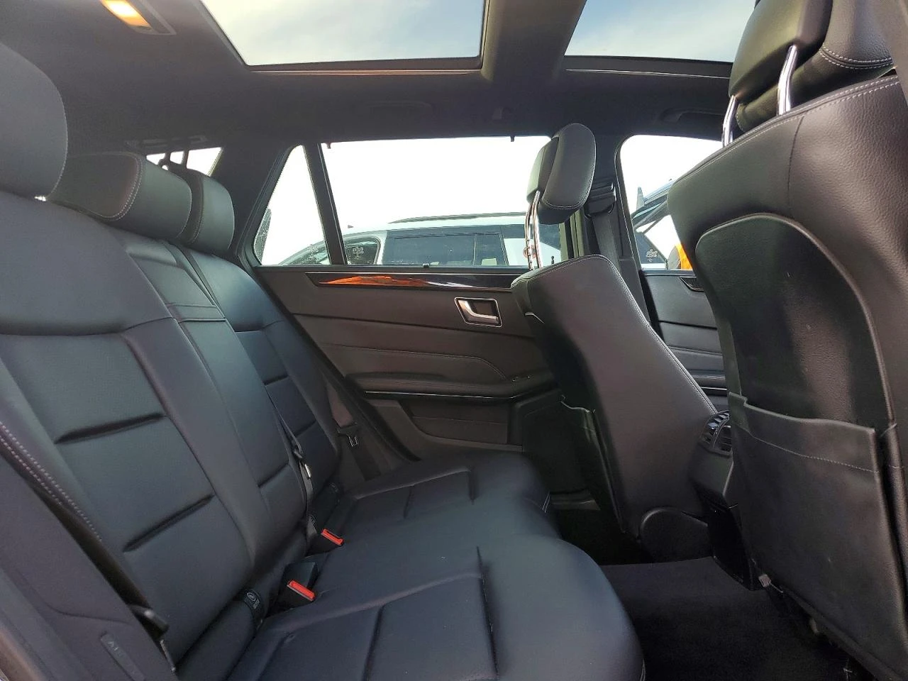 Mercedes-Benz E 350 4MATIC* ��������* HARMAN KARON* ������*  | Mobile.bg � ����������� 10