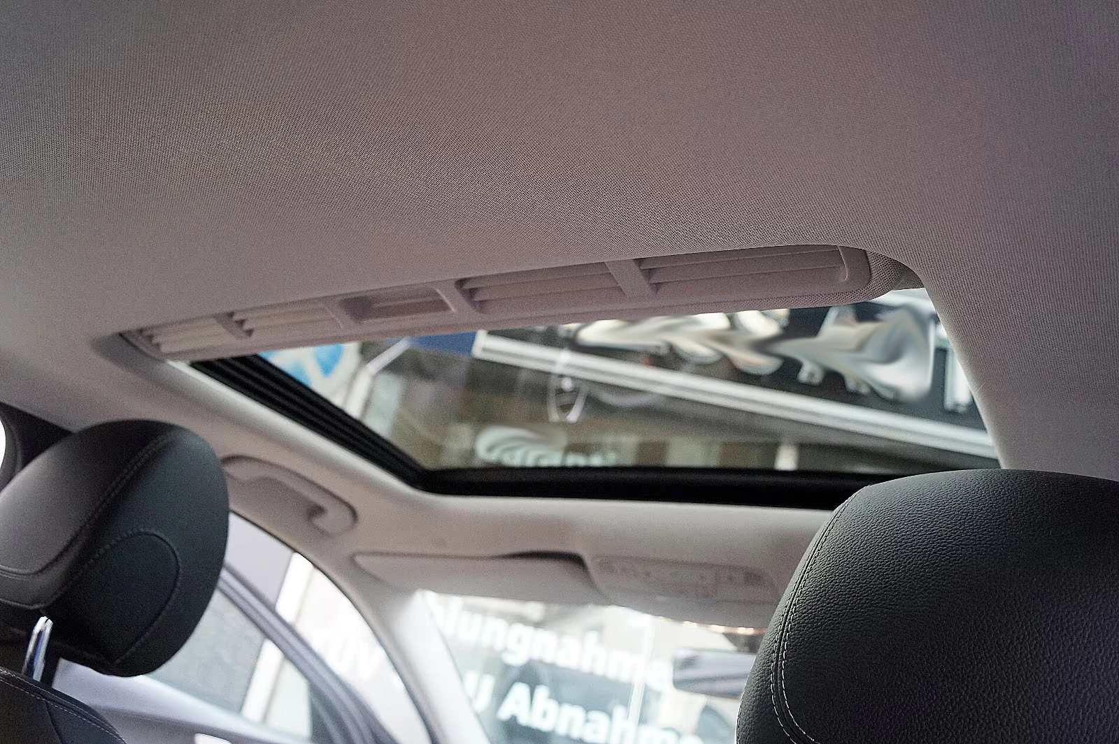 Mercedes-Benz E 220 d/194HP/AVANTGARDE/NIGHT/CAM/LED/NAVI/883g, снимка 10 - Автомобили и джипове - 53734389