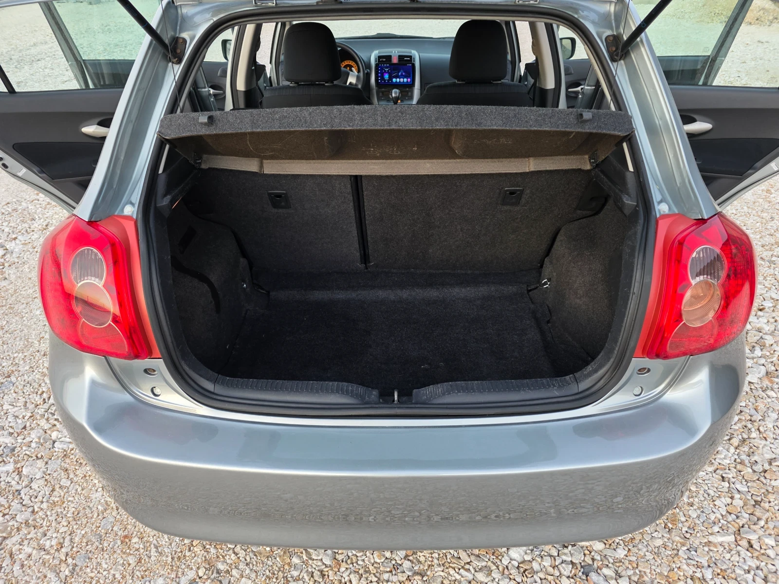 Toyota Auris 1.6 VVTI Автоматик Навигация Климатроник, снимка 11 - Автомобили и джипове - 53854780