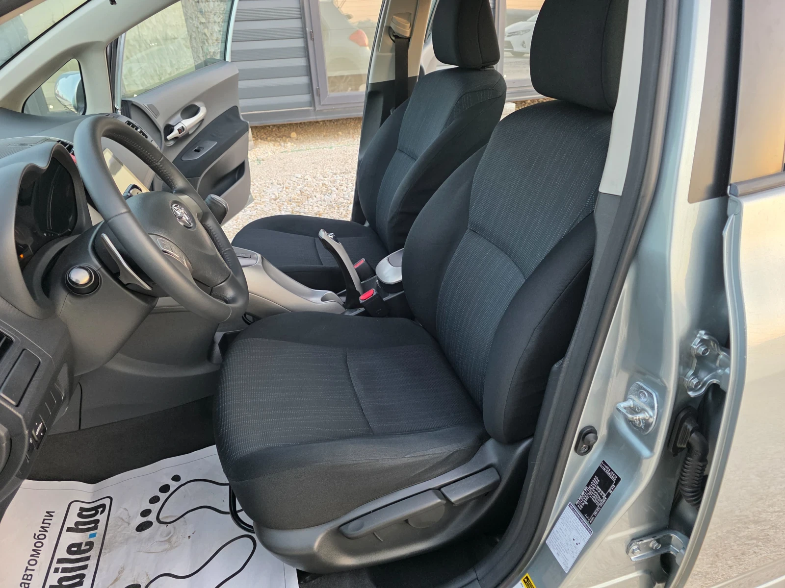 Toyota Auris 1.6 VVTI Автоматик Навигация Климатроник, снимка 6 - Автомобили и джипове - 53854780