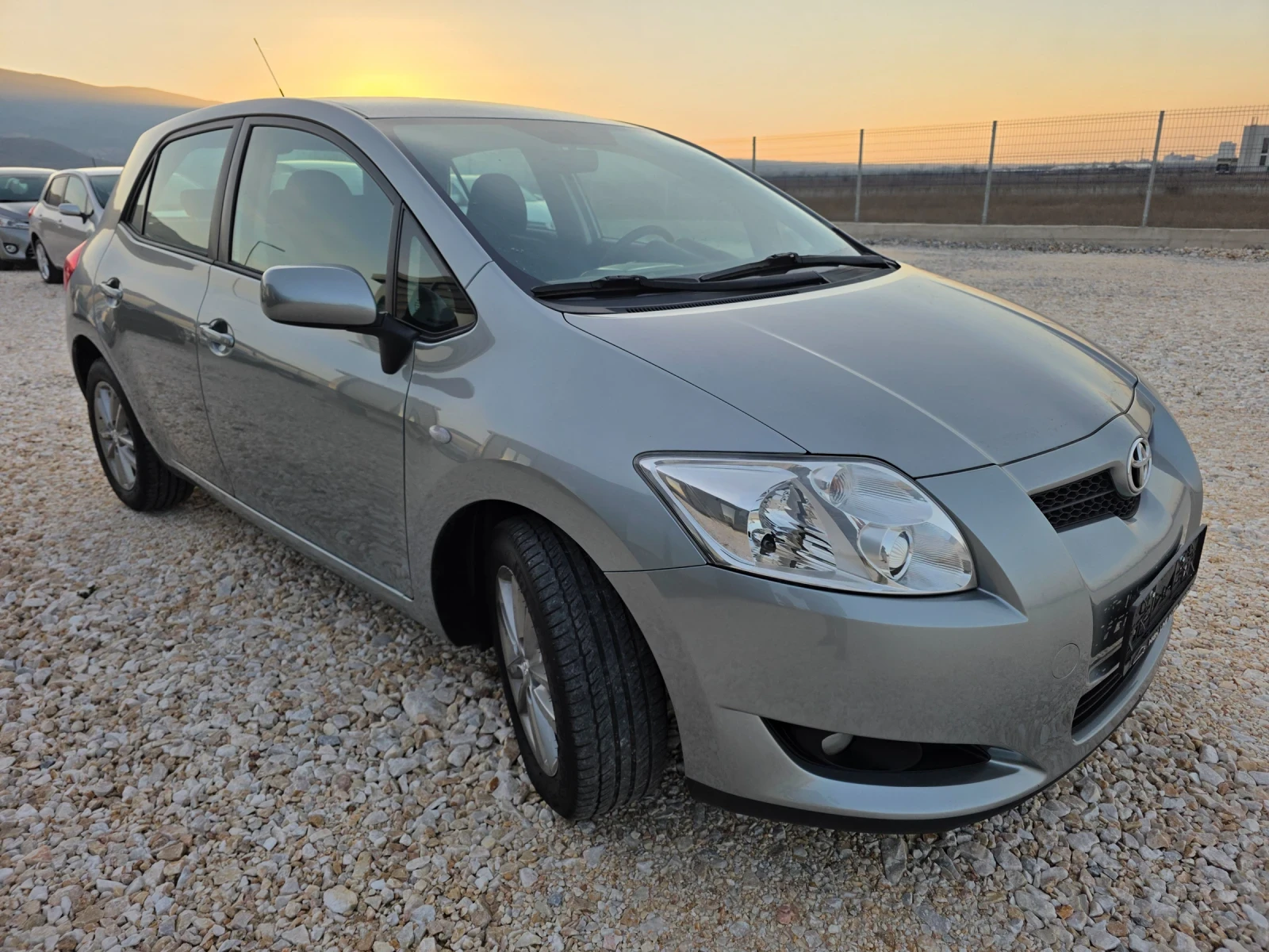 Toyota Auris 1.6 VVTI Автоматик Навигация Климатроник, снимка 3 - Автомобили и джипове - 53854780