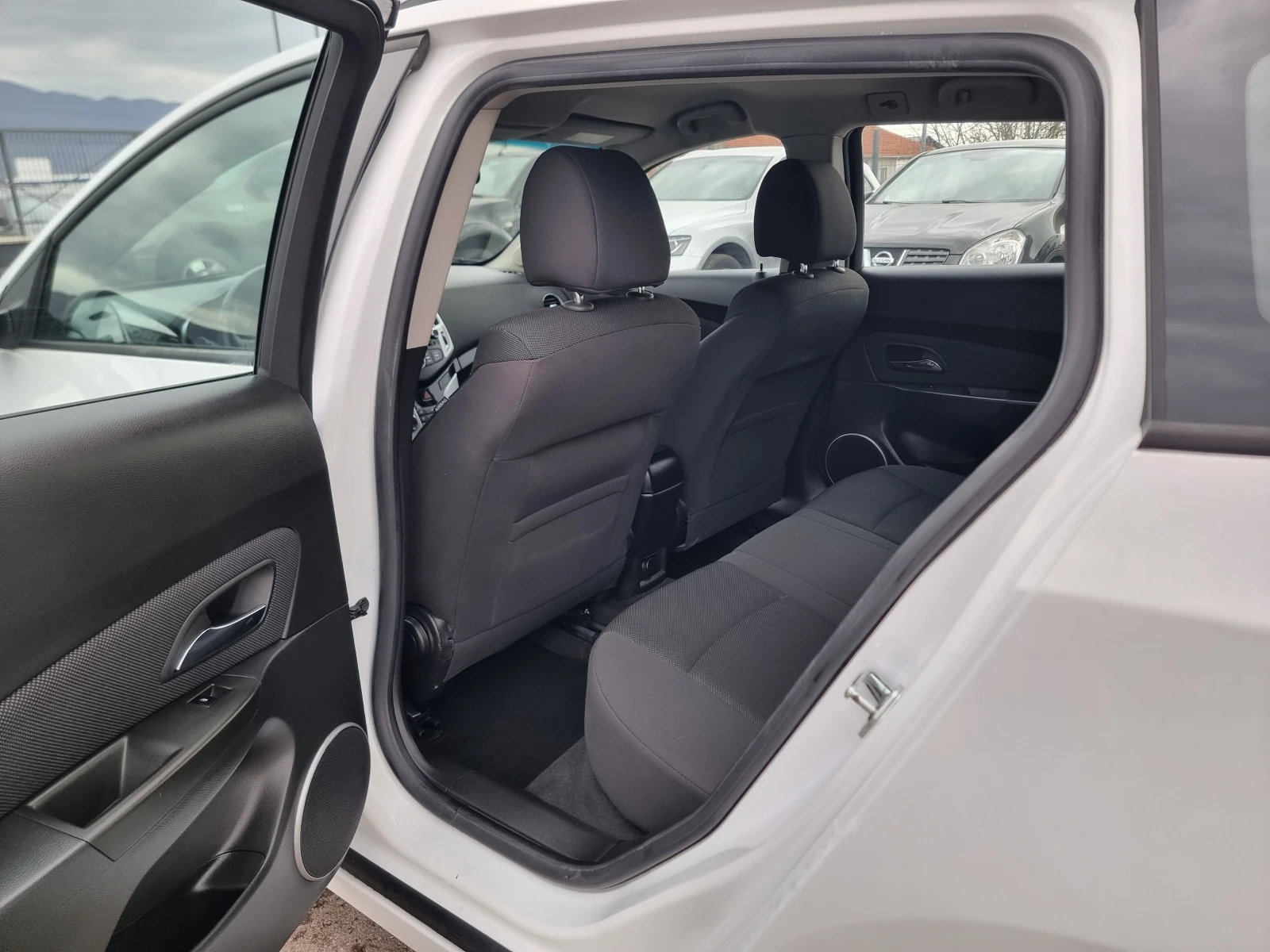 Chevrolet Cruze 1.6I FACE, снимка 11 - Автомобили и джипове - 53894397