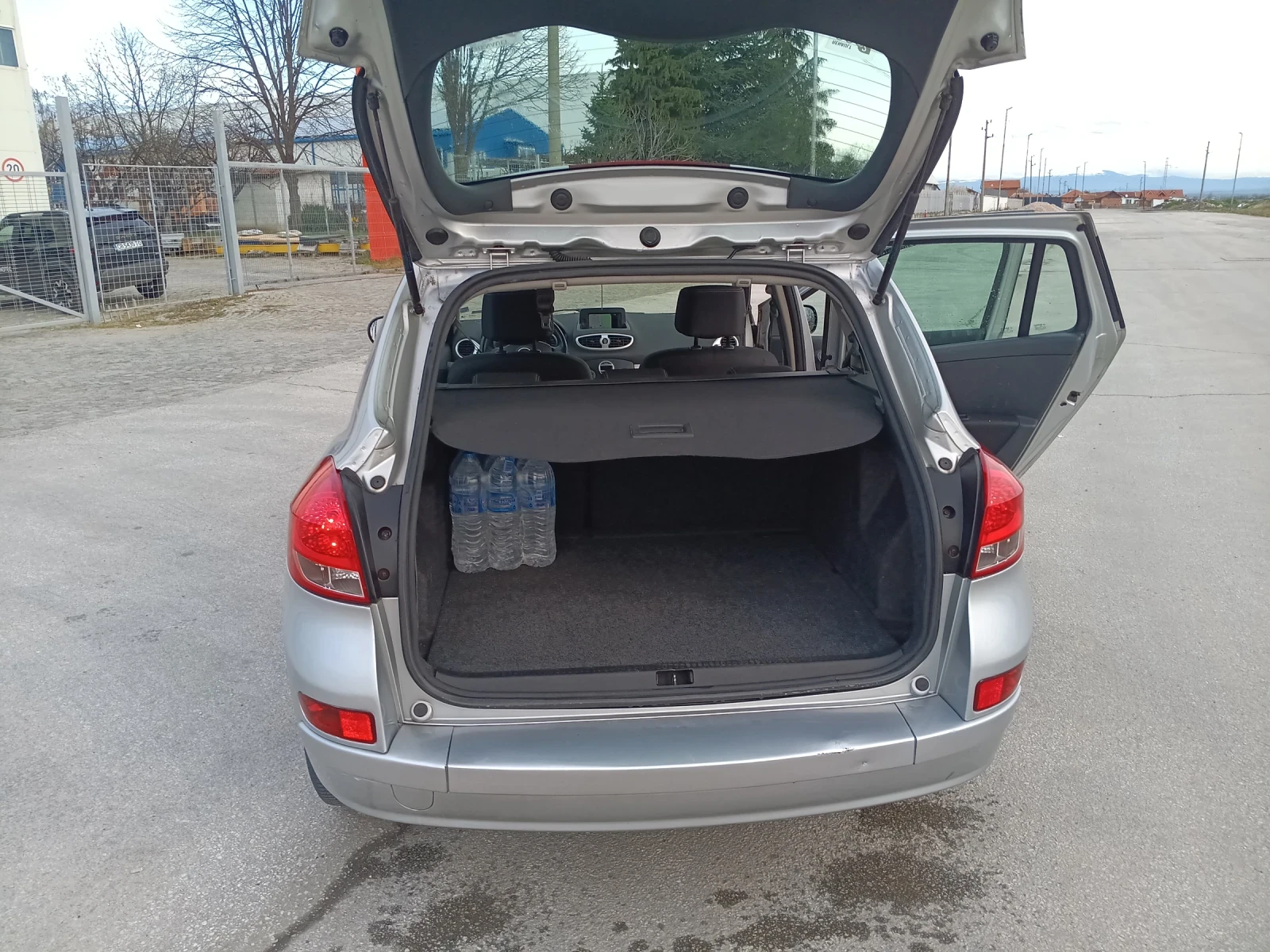 Renault Clio, снимка 5 - Автомобили и джипове - 54011934